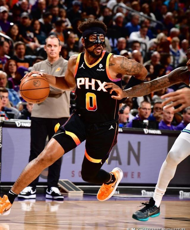 开云体育网页版登录 东契奇绝杀带走胜利,21岁首次季后赛已比肩传奇 